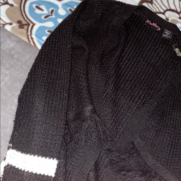 Cardigan - Picture 2 of 10